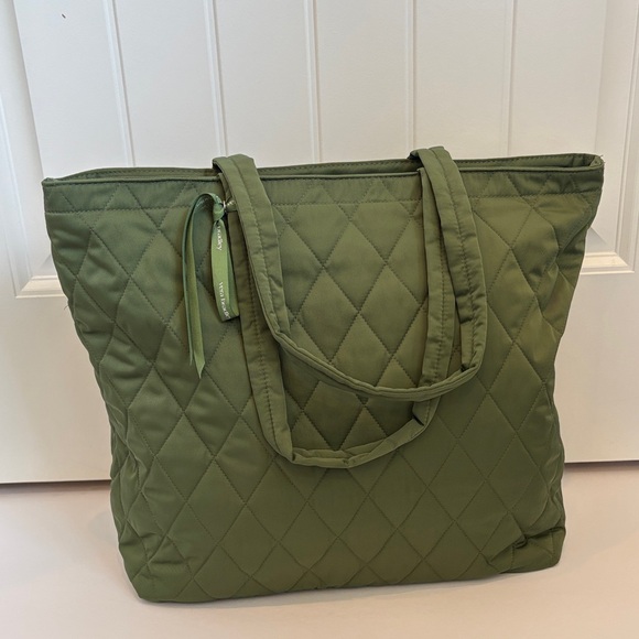 Vera Bradley Handbags - Vera Bradley Green Quilted Zip Tote Bag Pockets Travel Weekend Beach 48hr NEW